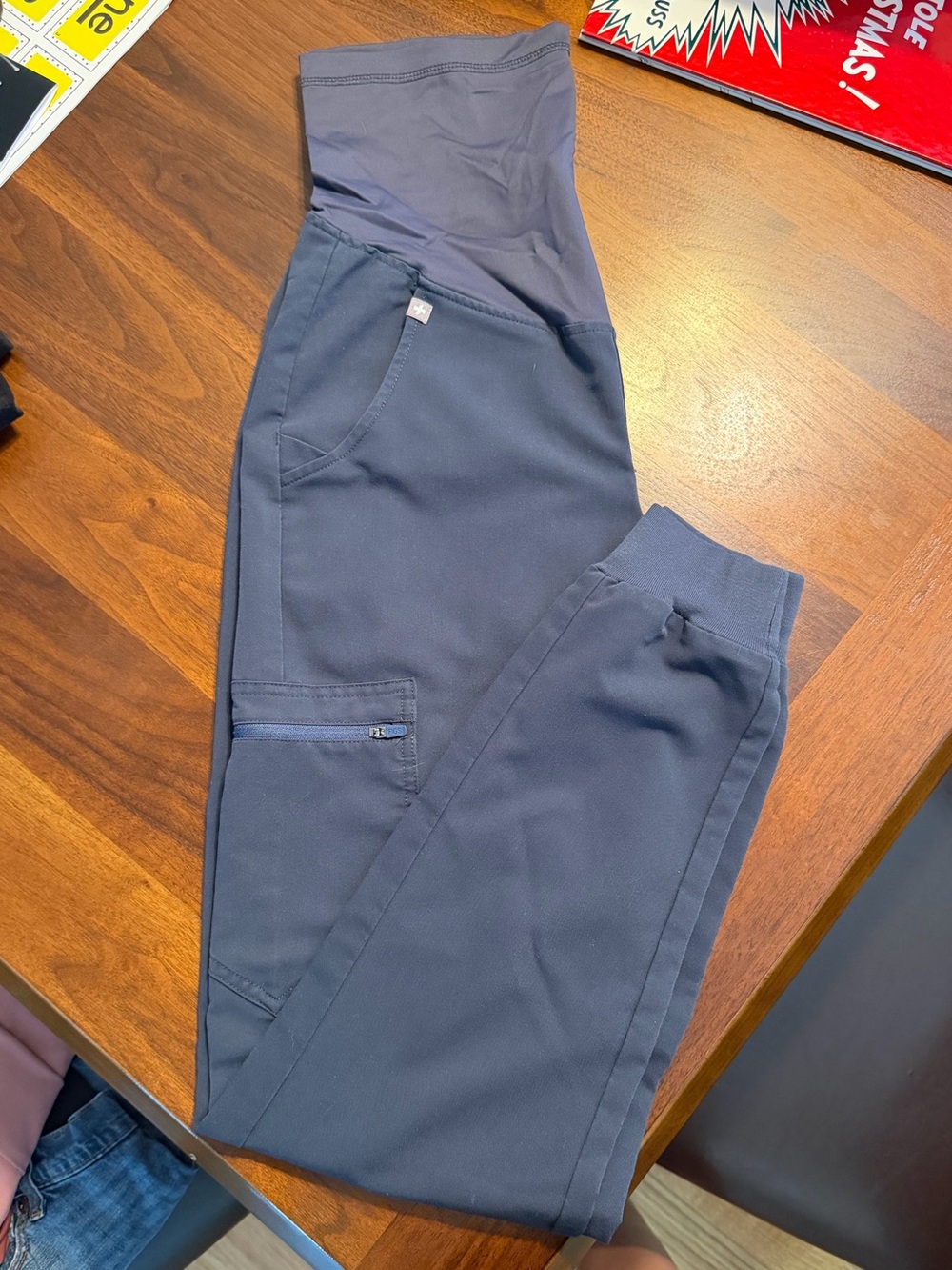 Figs Zamora maternity jogger scrub pants. XS TALL. Gray/blue color.